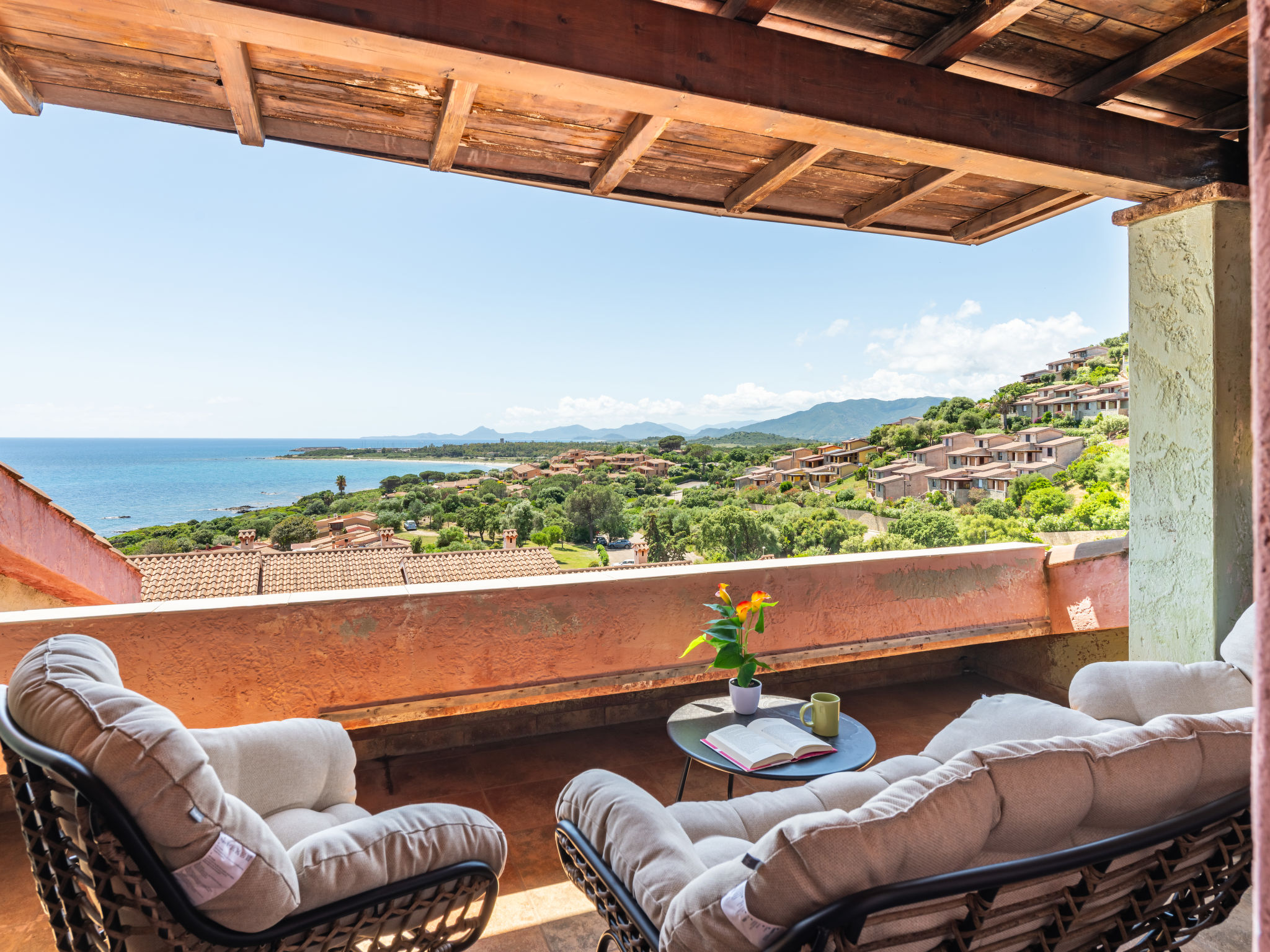 Porto Corallo-Outside