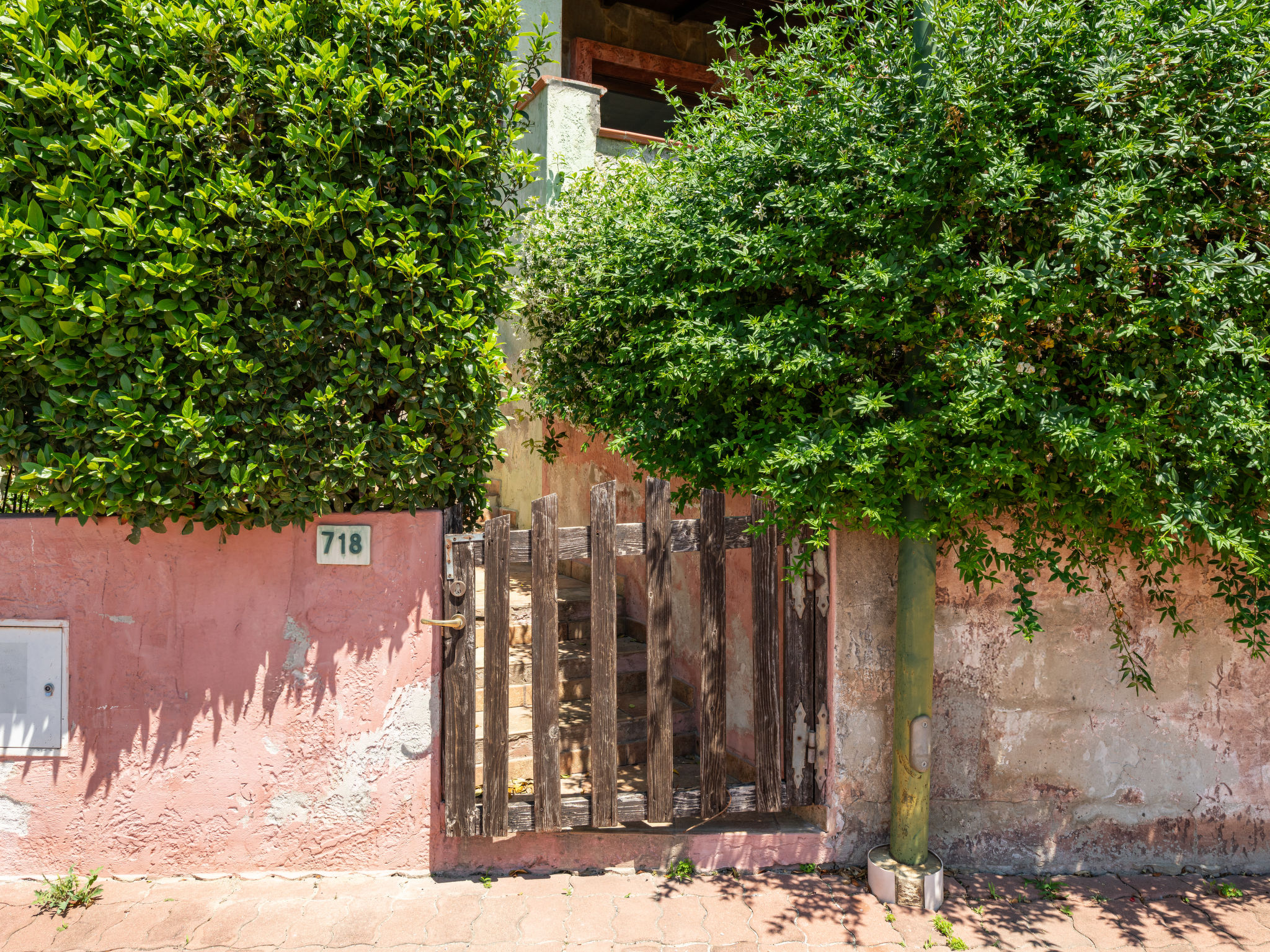 Porto Corallo-Outside