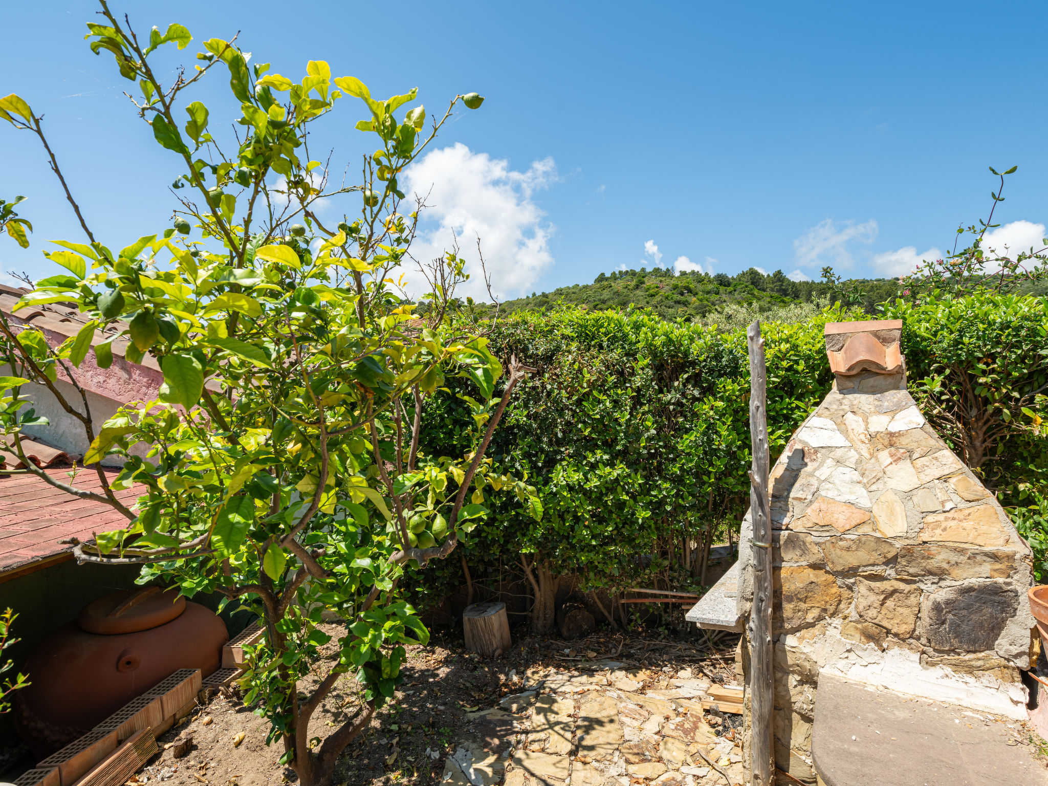 Porto Corallo-Outside