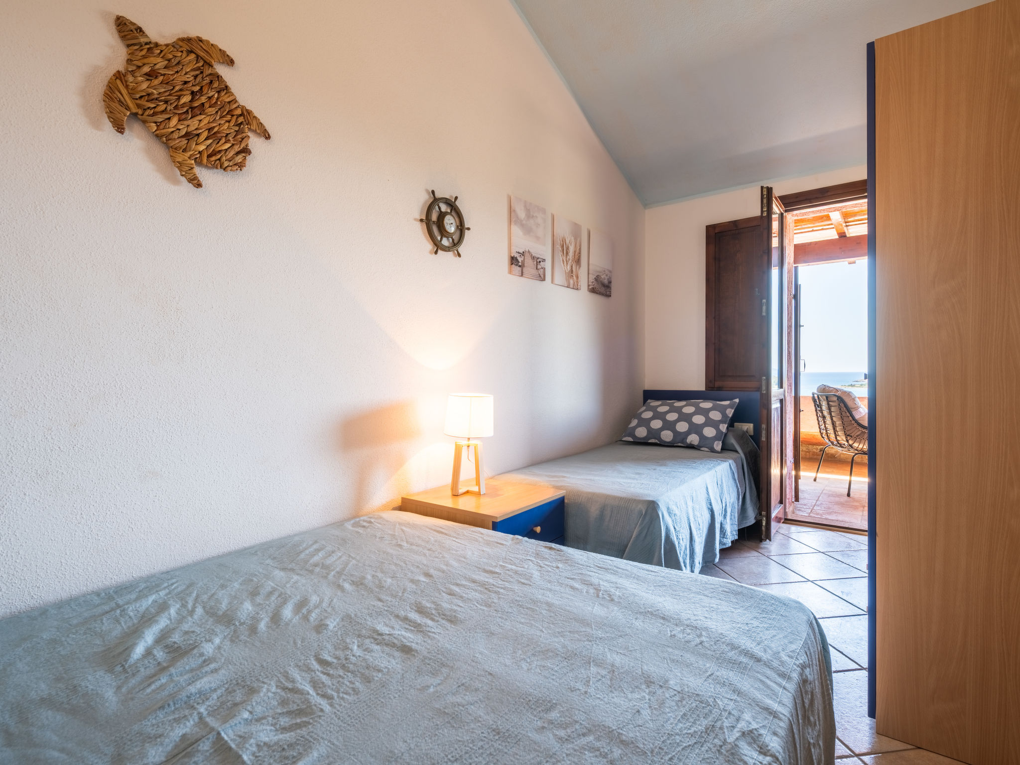 Porto Corallo-Inside