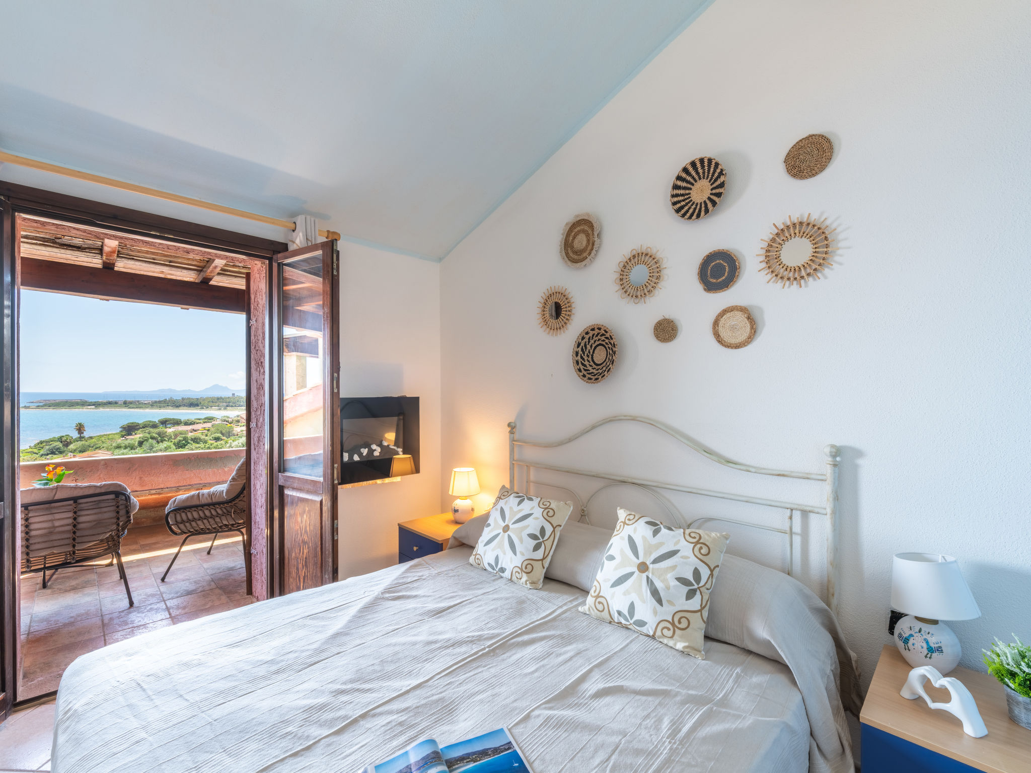 Porto Corallo-Inside