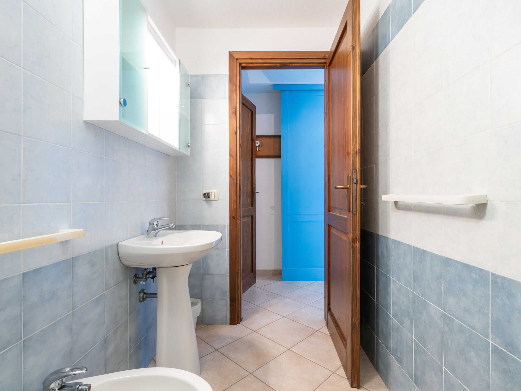 Porto Corallo-Inside