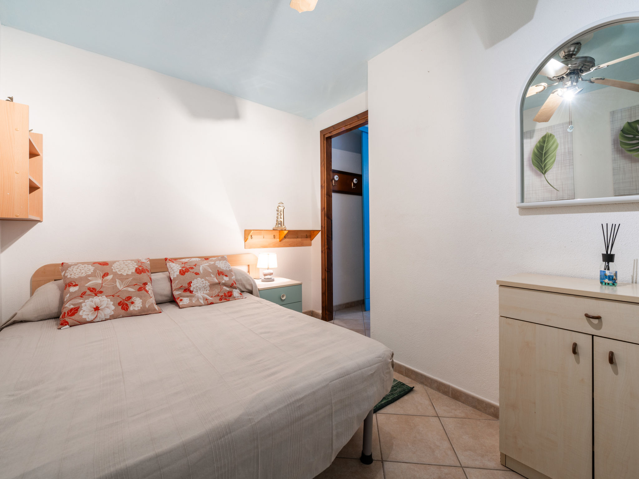 Porto Corallo-Inside