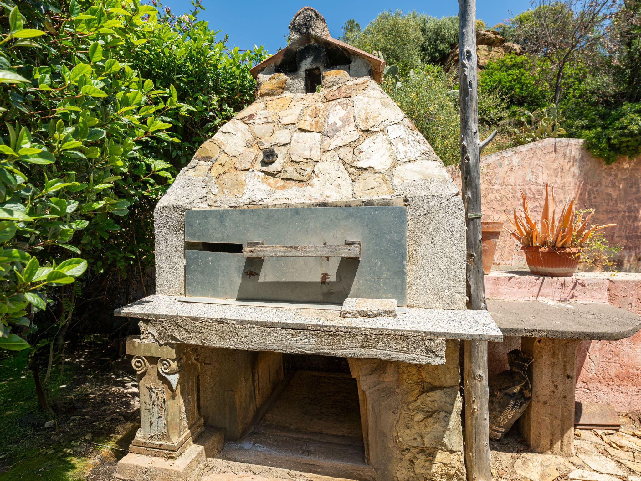 Porto Corallo-Outside