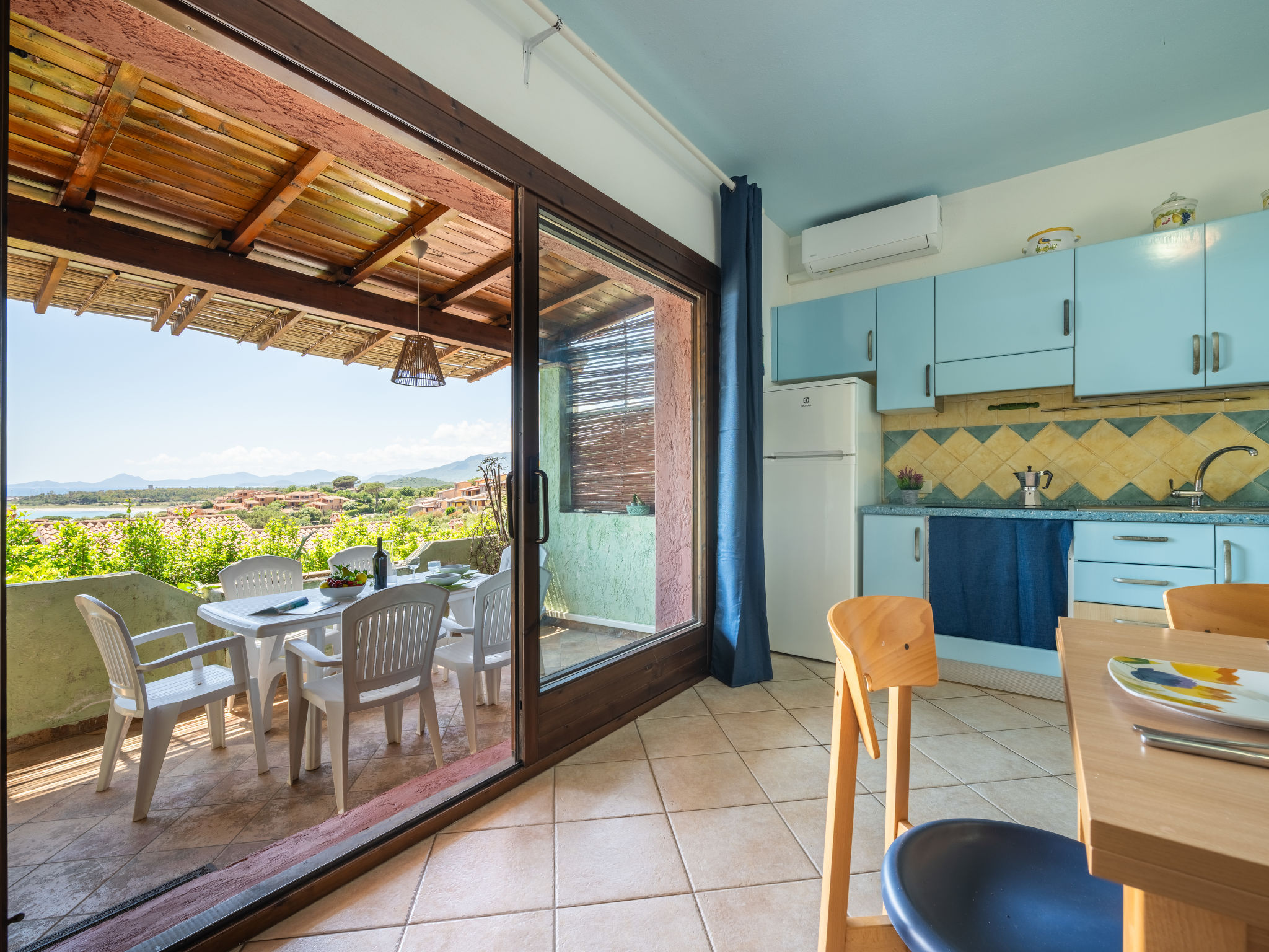 Porto Corallo-Inside