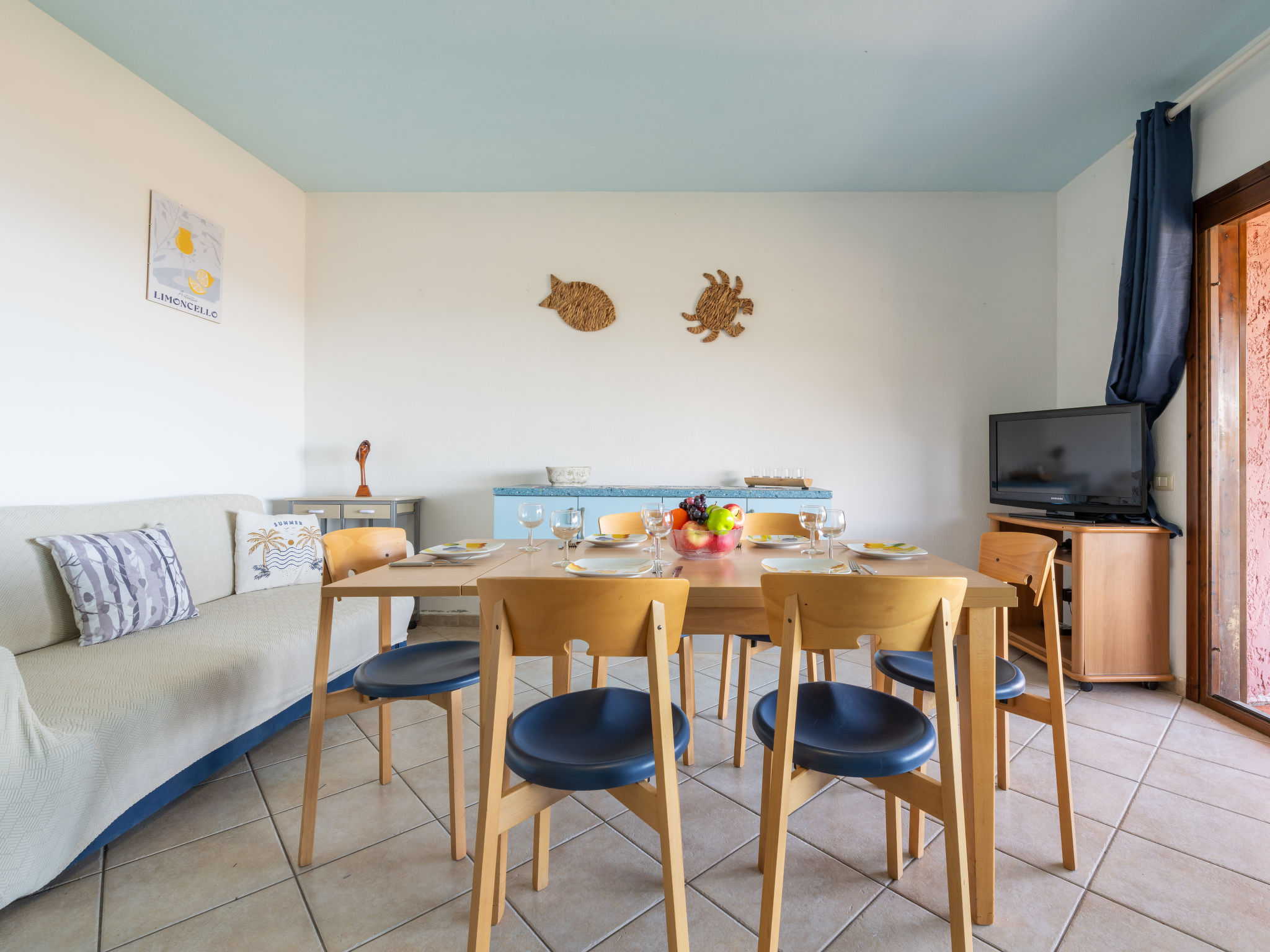 Porto Corallo-Inside