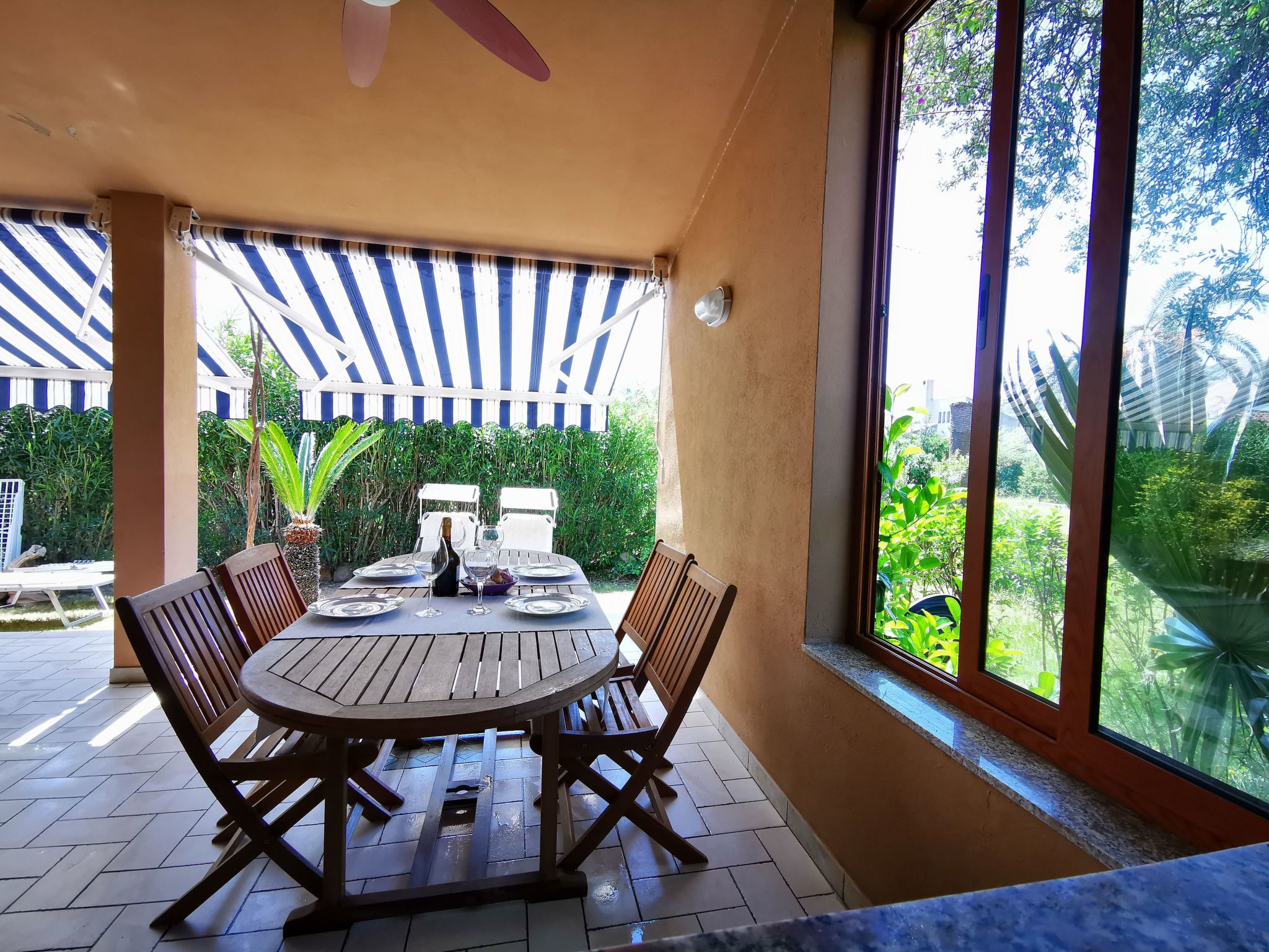 Mit Wasserblick-Draußen