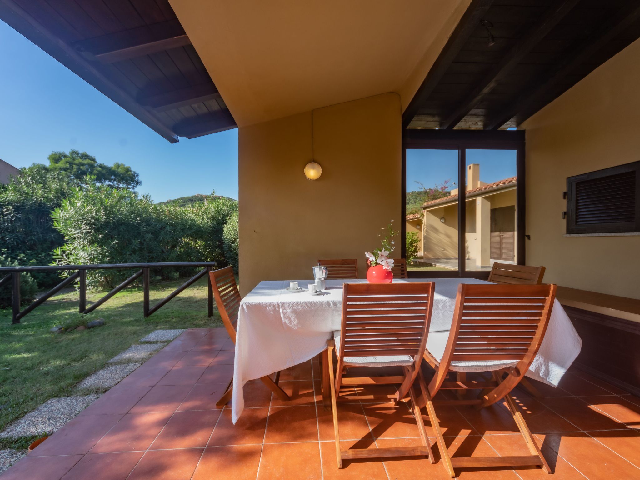 Gepflegtes Ferienhaus in Laufnähe zum Strand und mit gehobener Ausstattung