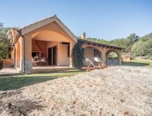 Schöne moderne Villa in privater Lage, umgeben von üppiger Natur