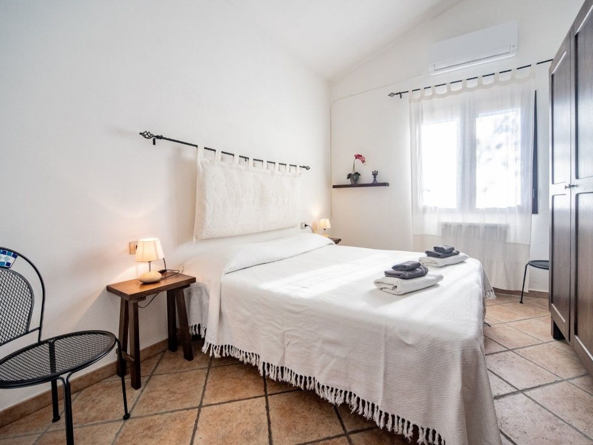 Schöne moderne Villa in privater Lage, umgeben von üppiger Natur-Image-tags.info