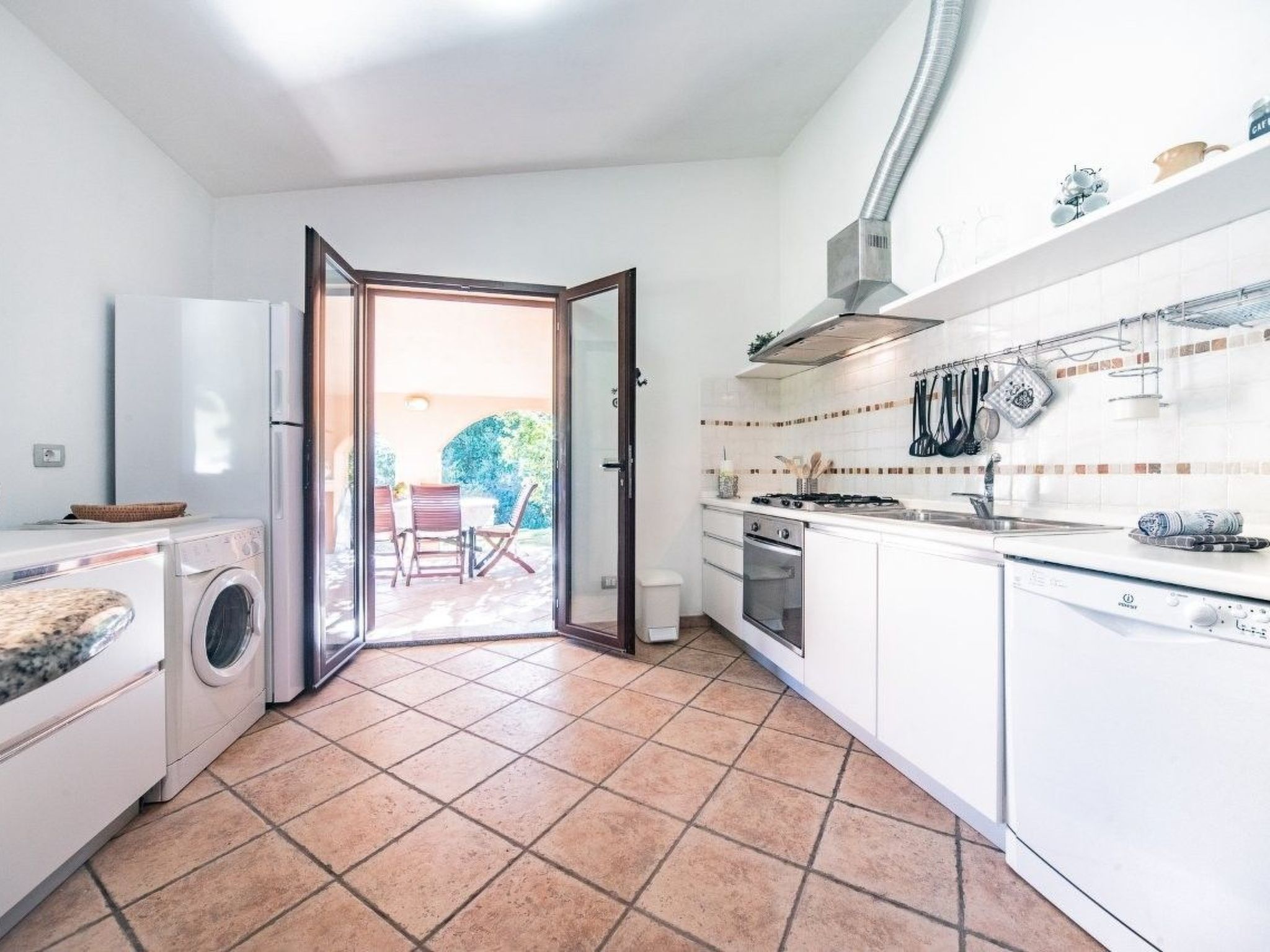 Photo of Schöne moderne Villa in privater Lage, umgeben von üppiger Natur