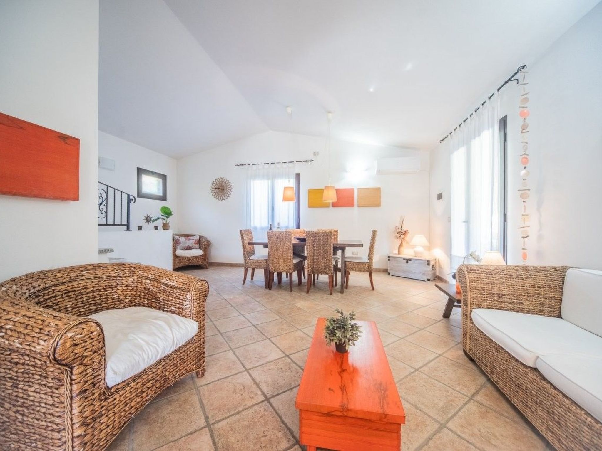 Photo of Schöne moderne Villa in privater Lage, umgeben von üppiger Natur