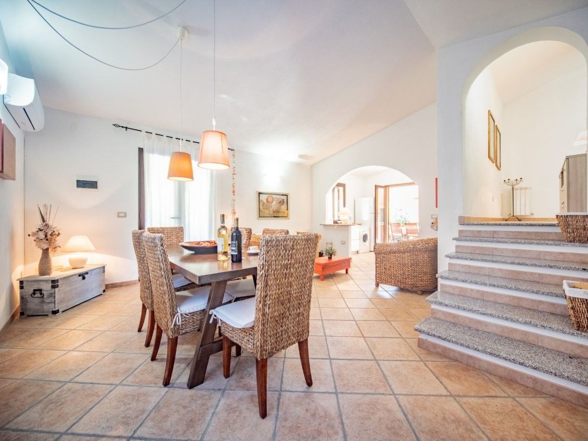 Photo of Schöne moderne Villa in privater Lage, umgeben von üppiger Natur