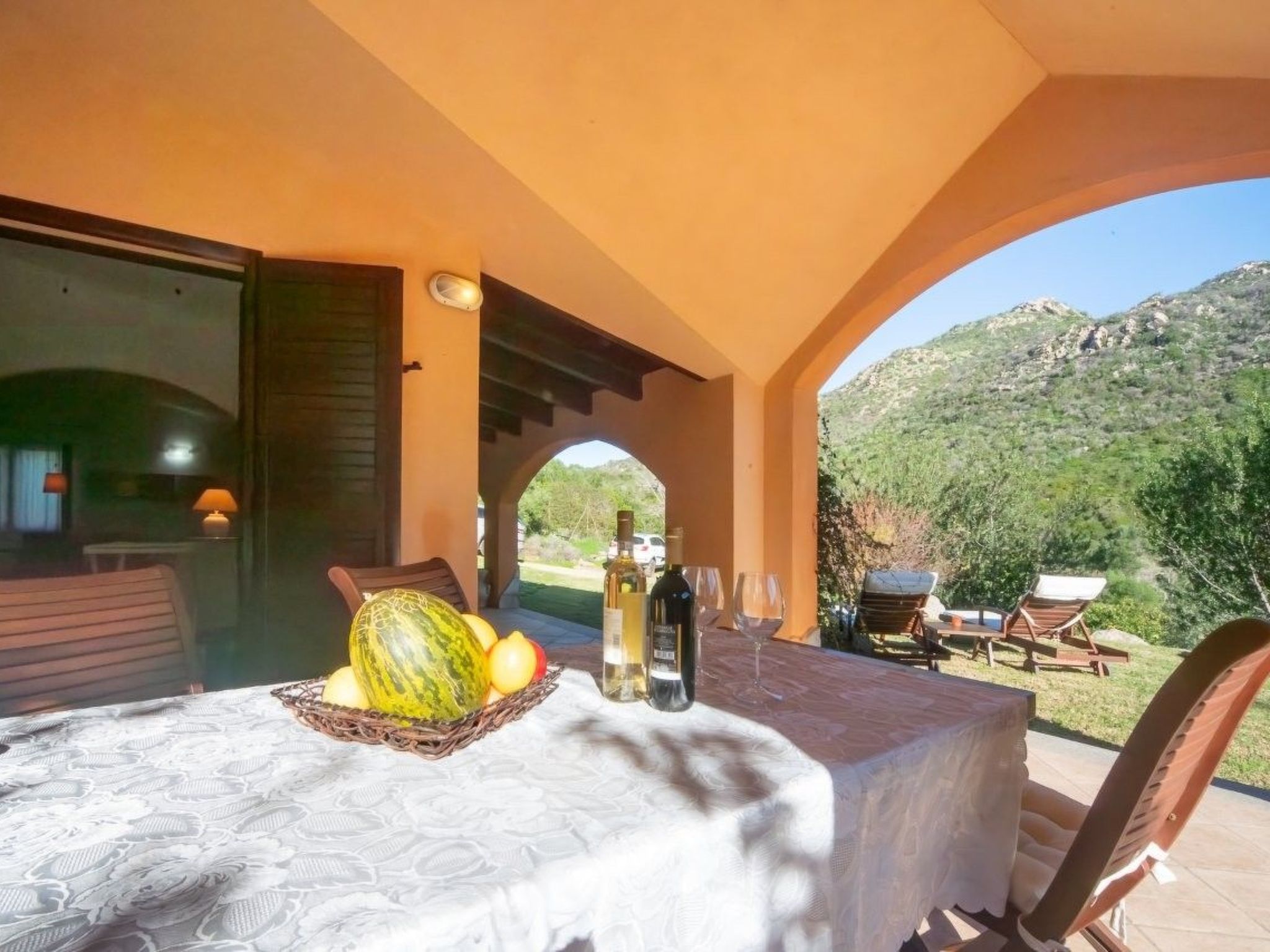 Photo of Schöne moderne Villa in privater Lage, umgeben von üppiger Natur