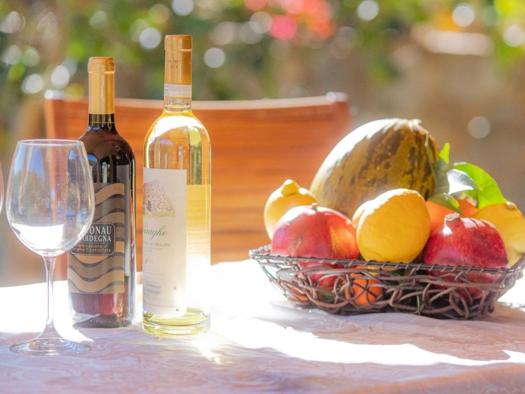 Photo of Schöne moderne Villa in privater Lage, umgeben von üppiger Natur