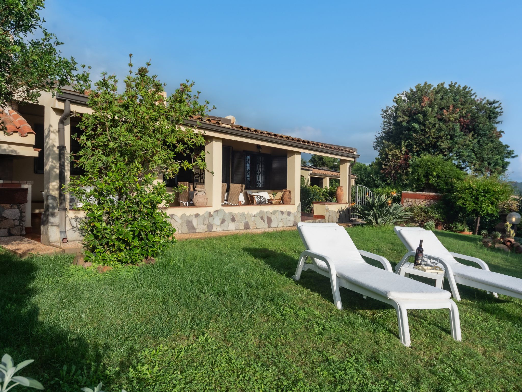 Herrliche freistehende Villa mit Meerblick und nur wenige Gehminuten vom Strand