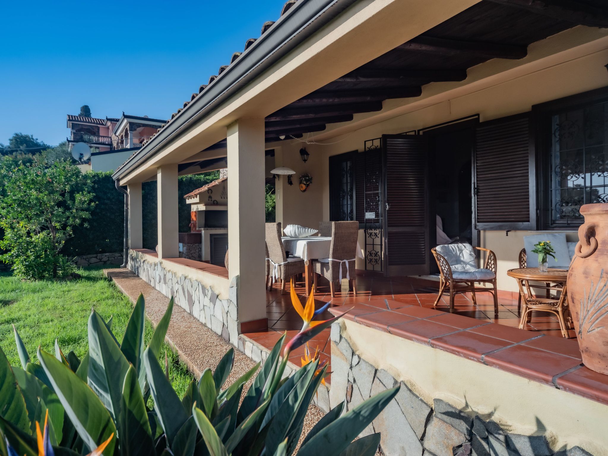 Herrliche freistehende Villa mit Meerblick und nur wenige Gehminuten vom Strand