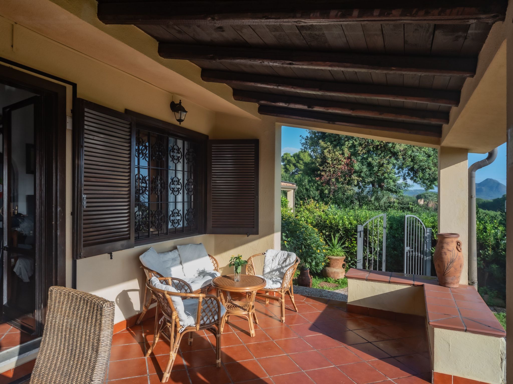 Herrliche freistehende Villa mit Meerblick und nur wenige Gehminuten vom Strand