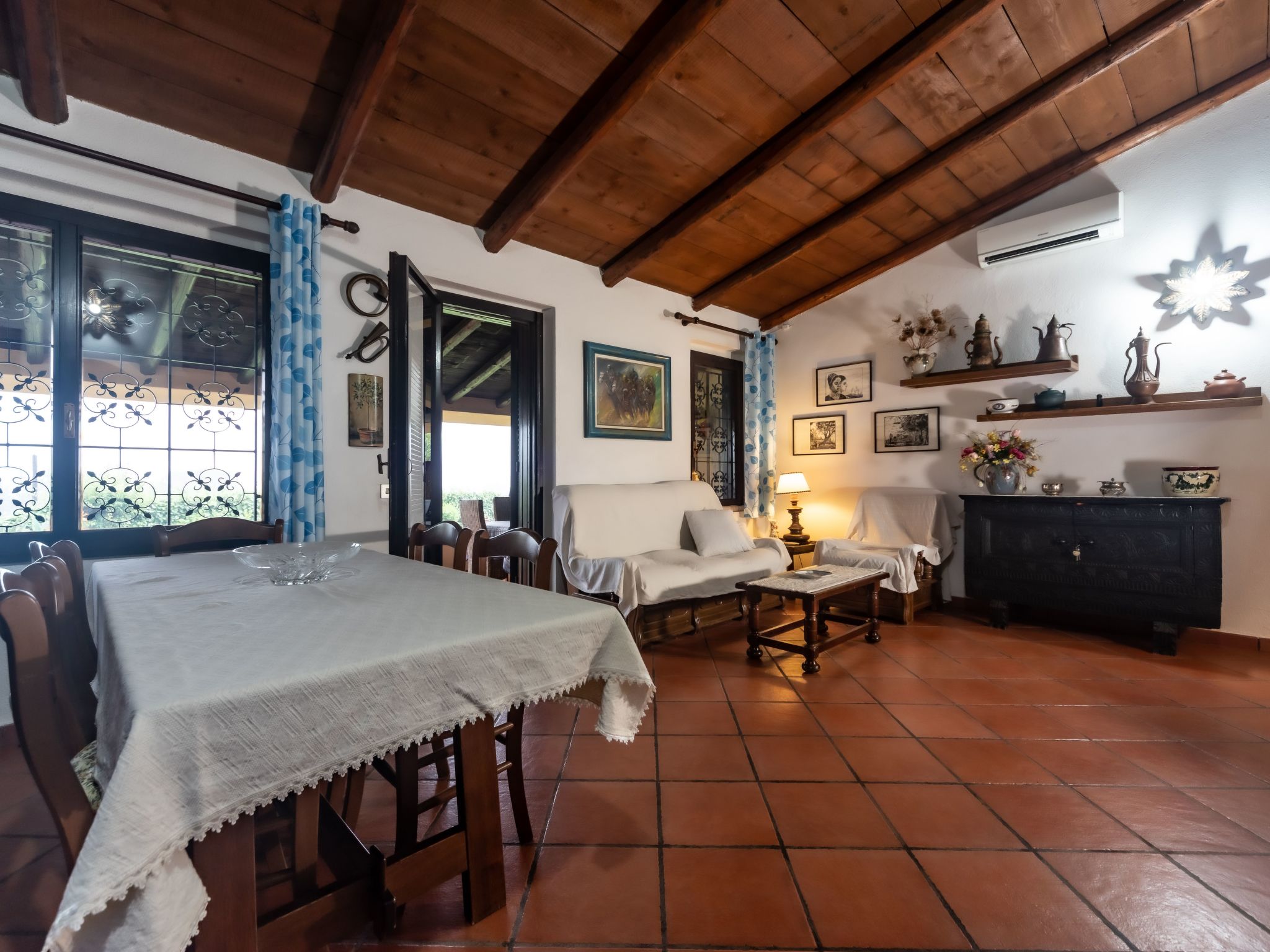 Herrliche freistehende Villa mit Meerblick und nur wenige Gehminuten vom Strand-Drinnen