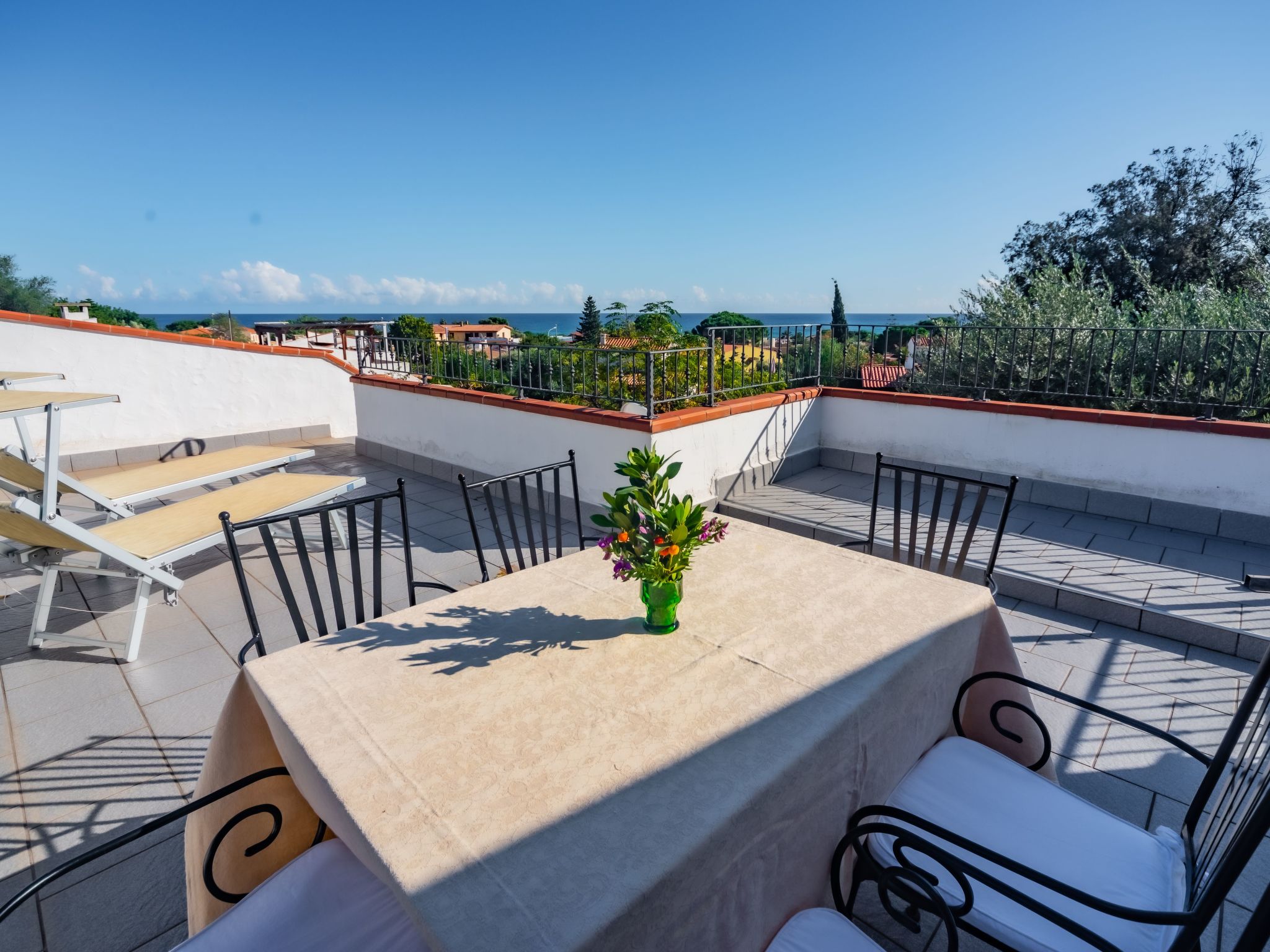 Haus in Costa Rei mit Terrasse, Garten und Grill