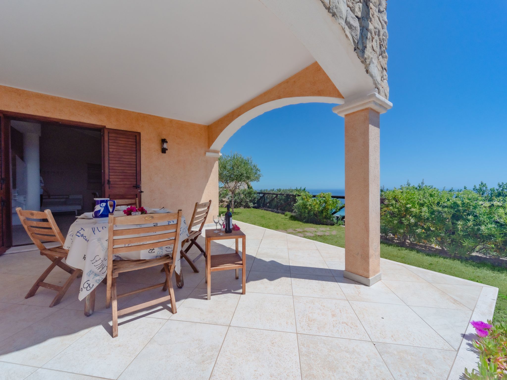 Photo of Moderne Villa mit atemberaubendem Blick auf die Küste