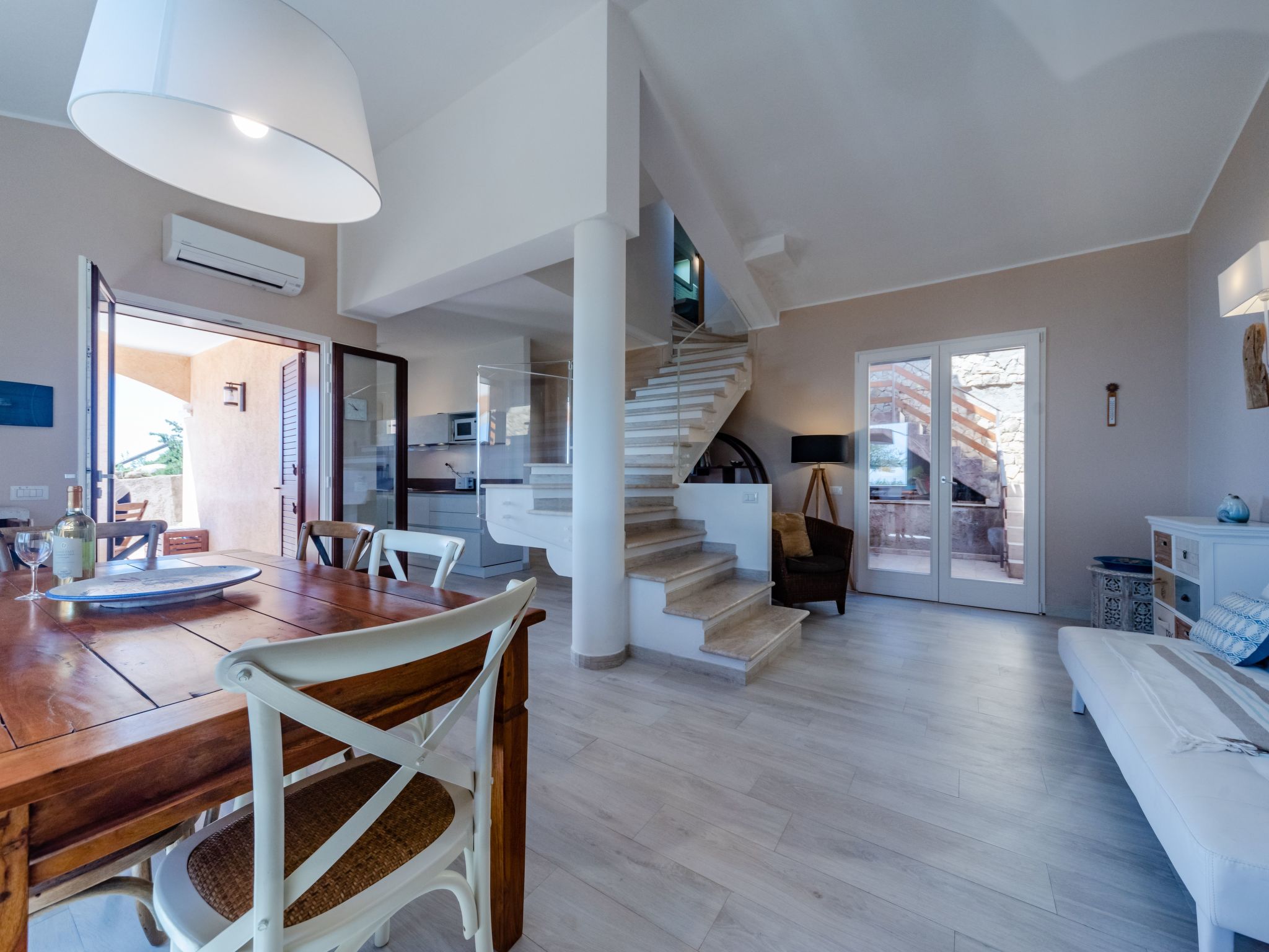 Photo of Moderne Villa mit atemberaubendem Blick auf die Küste