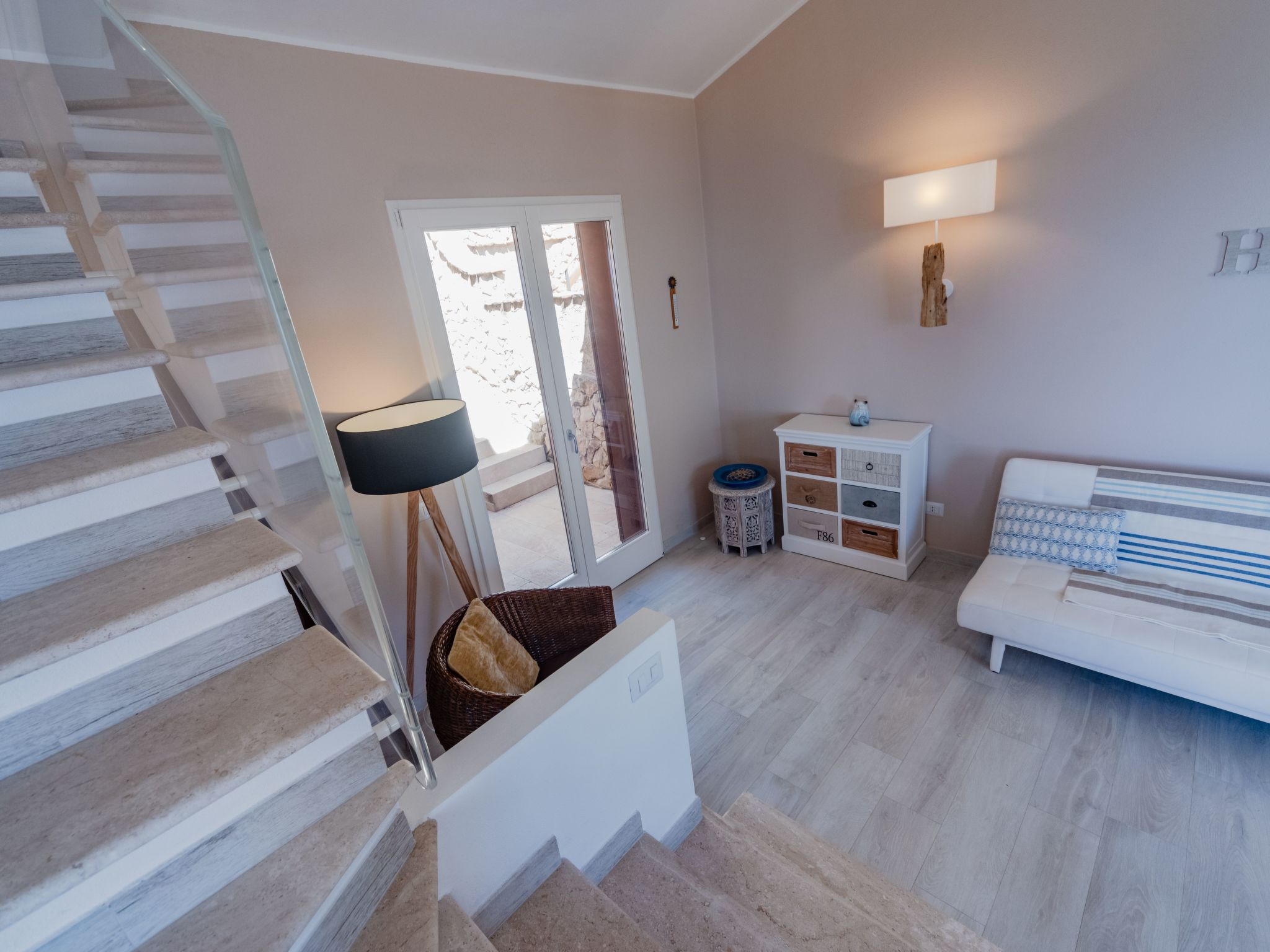 Moderne Villa mit atemberaubendem Blick auf die Küste-Binnen