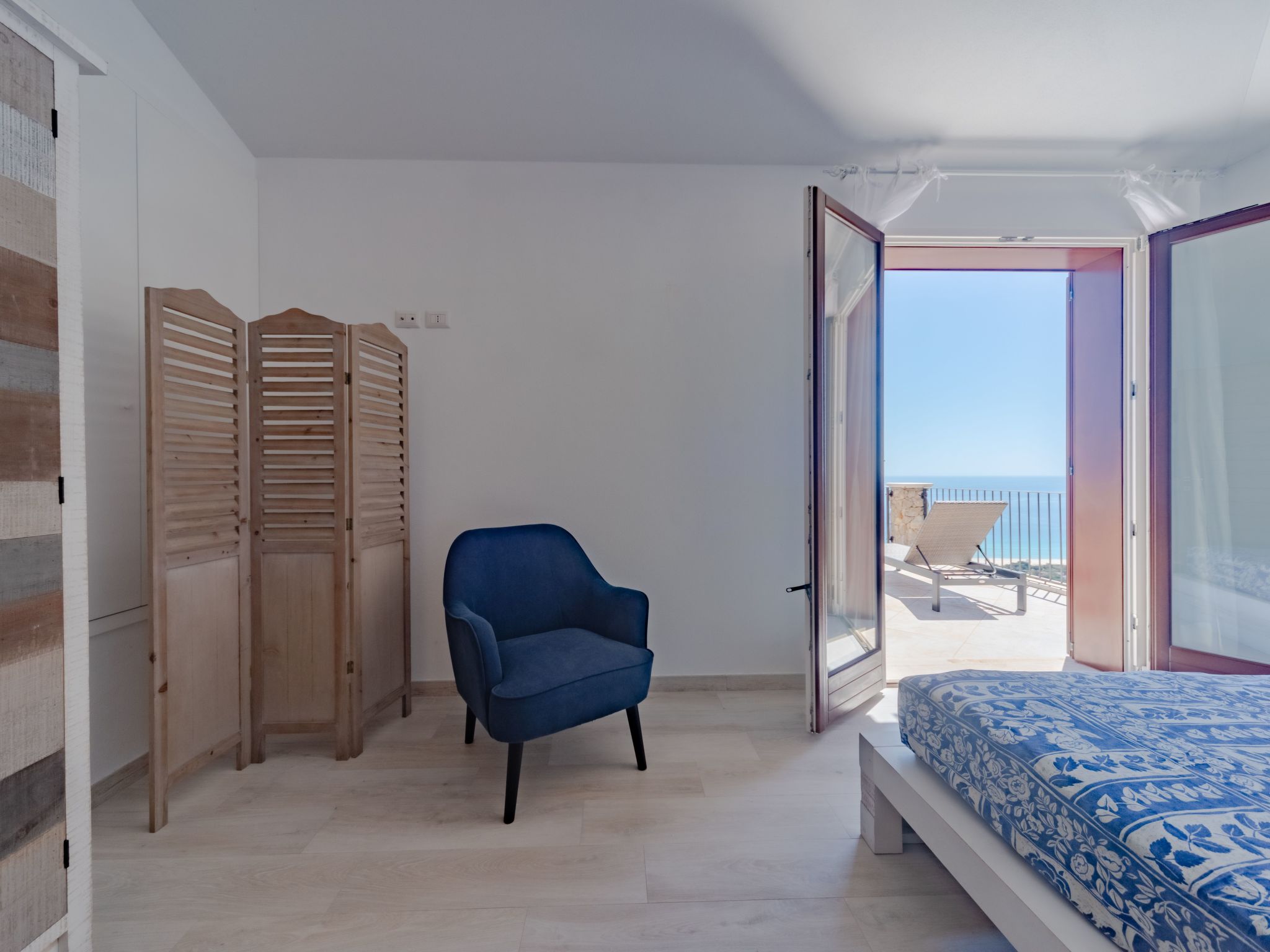 Moderne Villa mit atemberaubendem Blick auf die Küste-Binnen