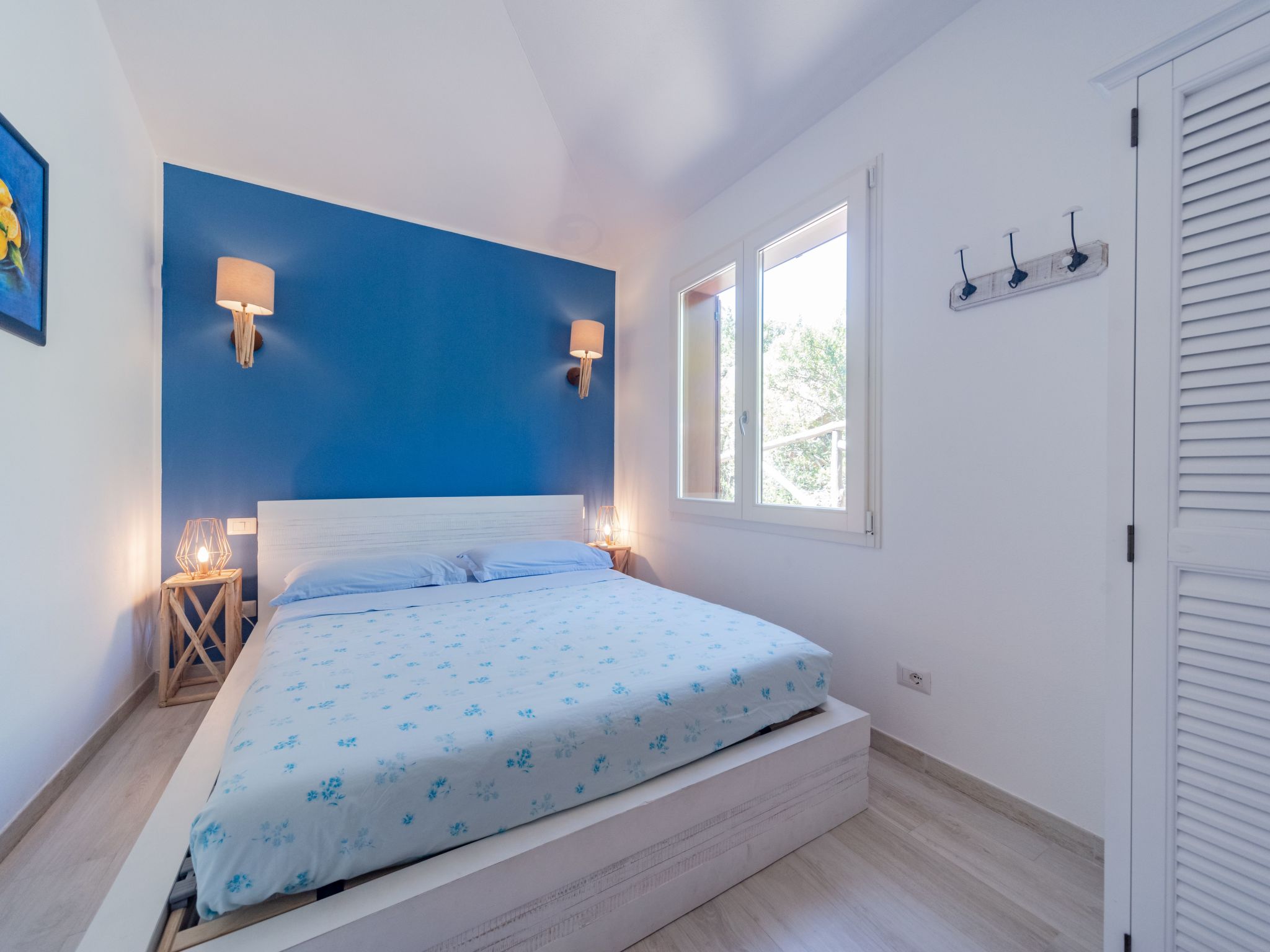 Moderne Villa mit atemberaubendem Blick auf die Küste-Image-tags.info