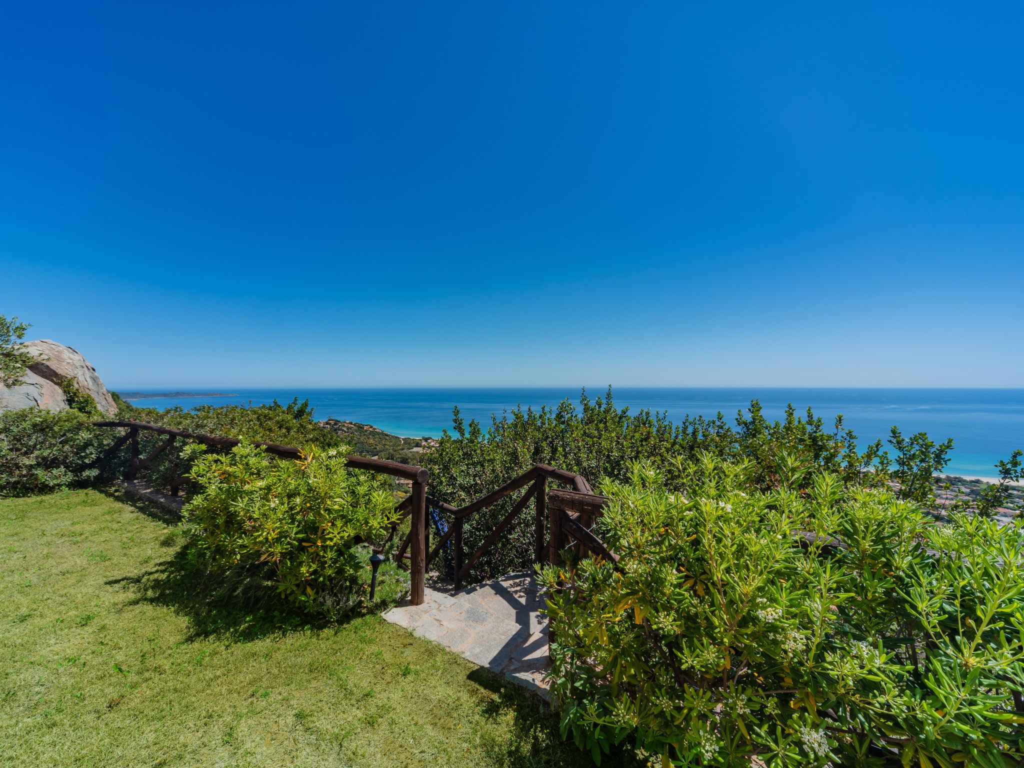 Photo of Moderne Villa mit atemberaubendem Blick auf die Küste