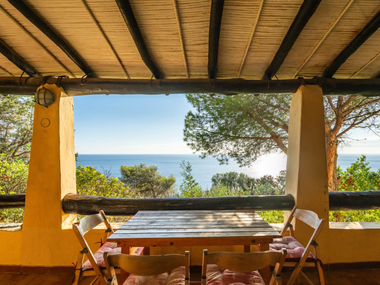 Op 300 m van zee: Vrijstaand vakantiehuis Capo Boi in Villasimius in Villasimius