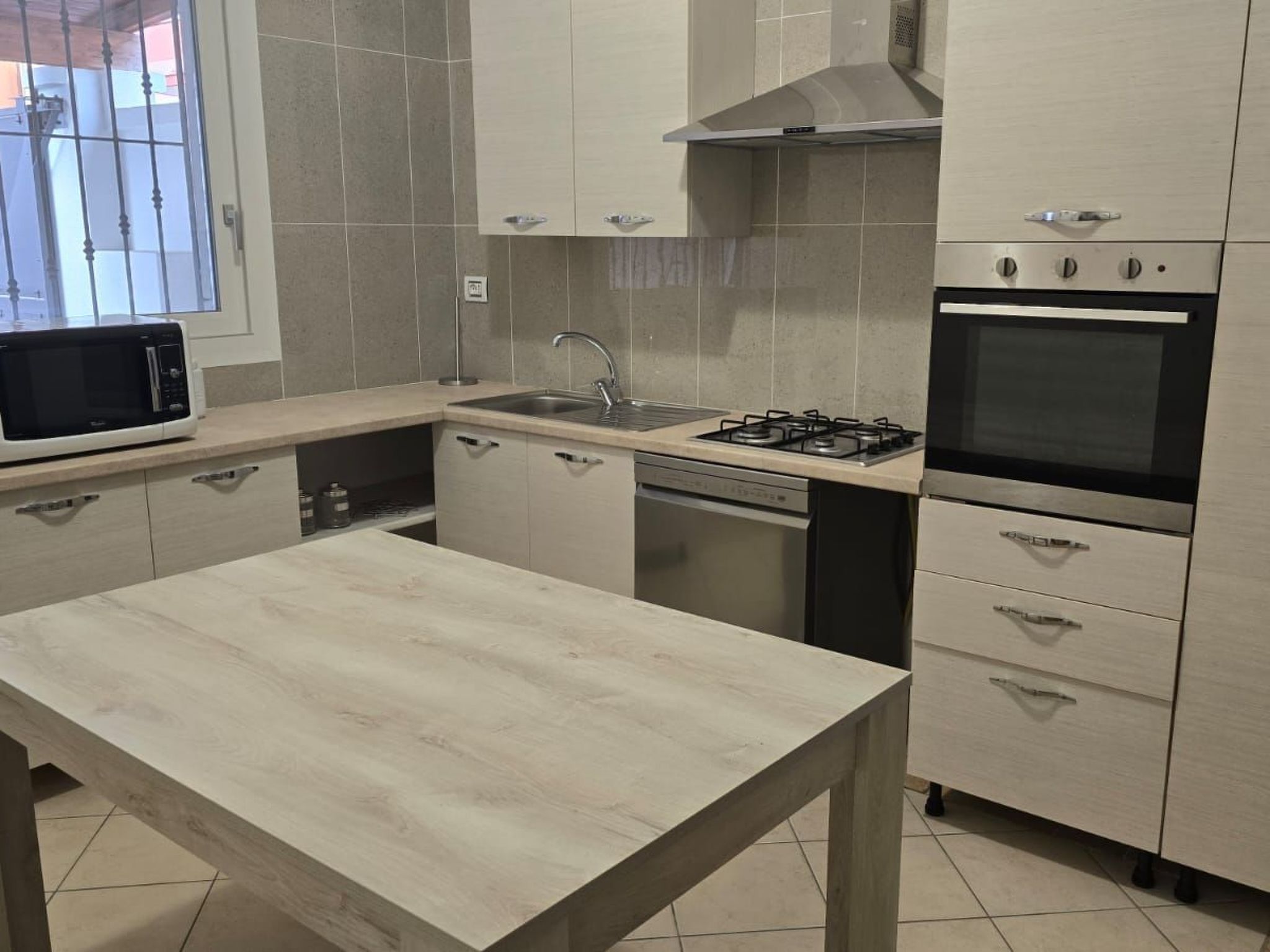 Miky's Home mit Patio und Veranda mit Innenhof — Kitchen / Dining Room (3 of 29)