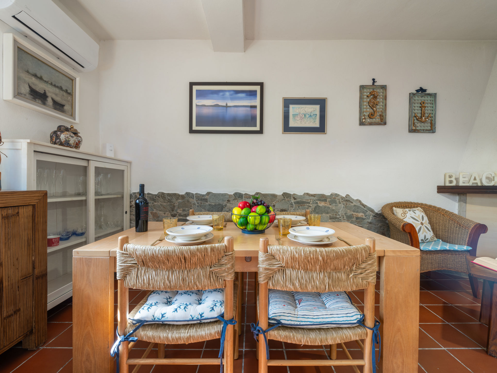 Tennis and sea house - Image 5
