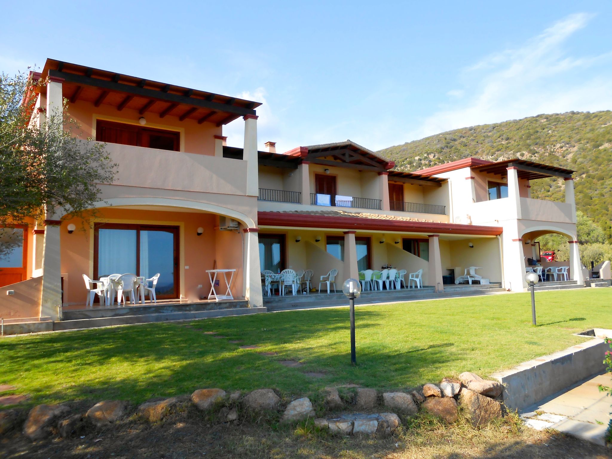 Haus mit Panoramablick in Chia in natürlicher Umgebung-Image-tags.info