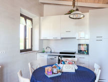 Vrijstaande woning in Calasetta met tuin, BBQ en zee op 100 meter - thumbnail 2