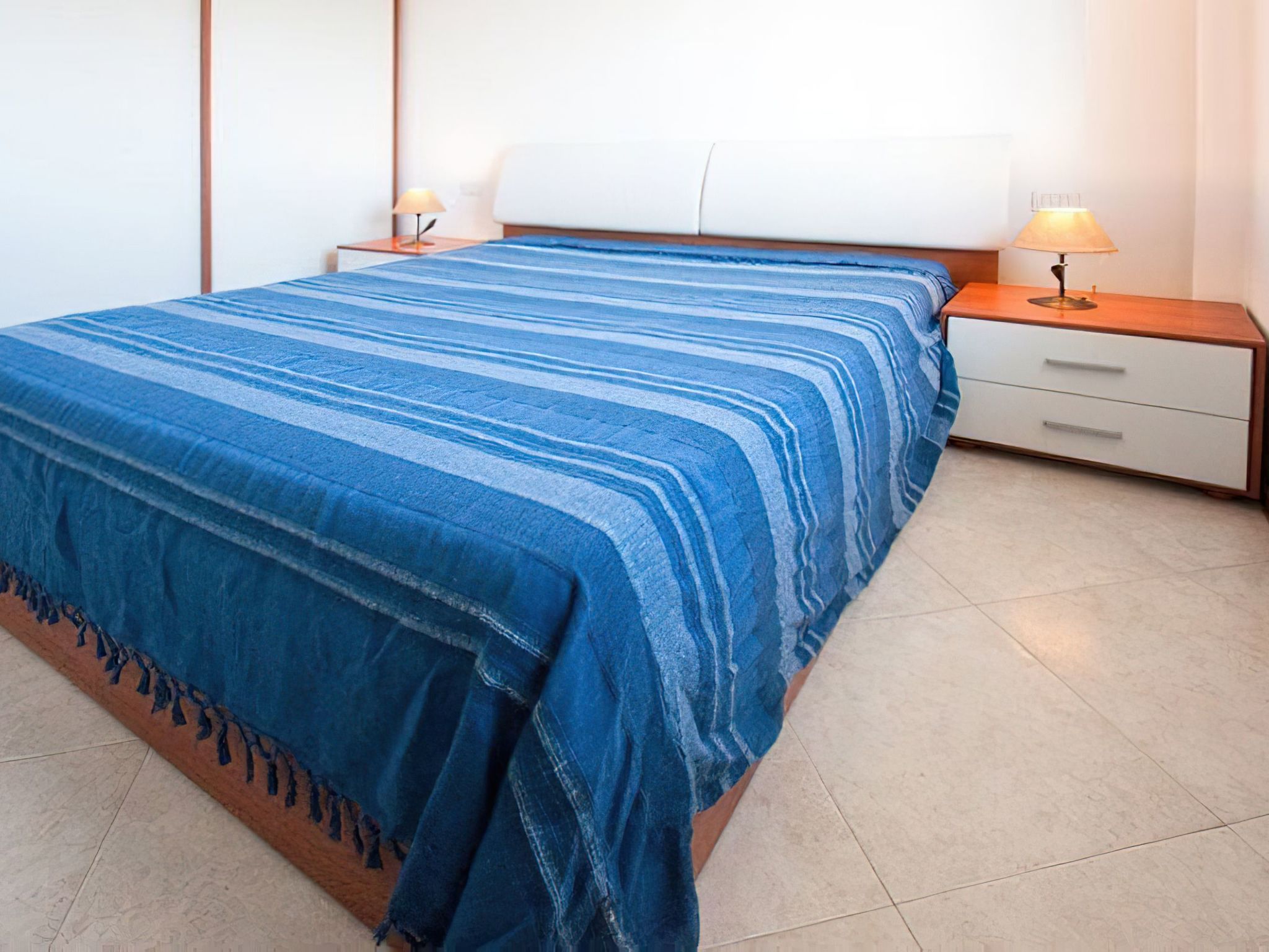 Royal-Image-tags.info