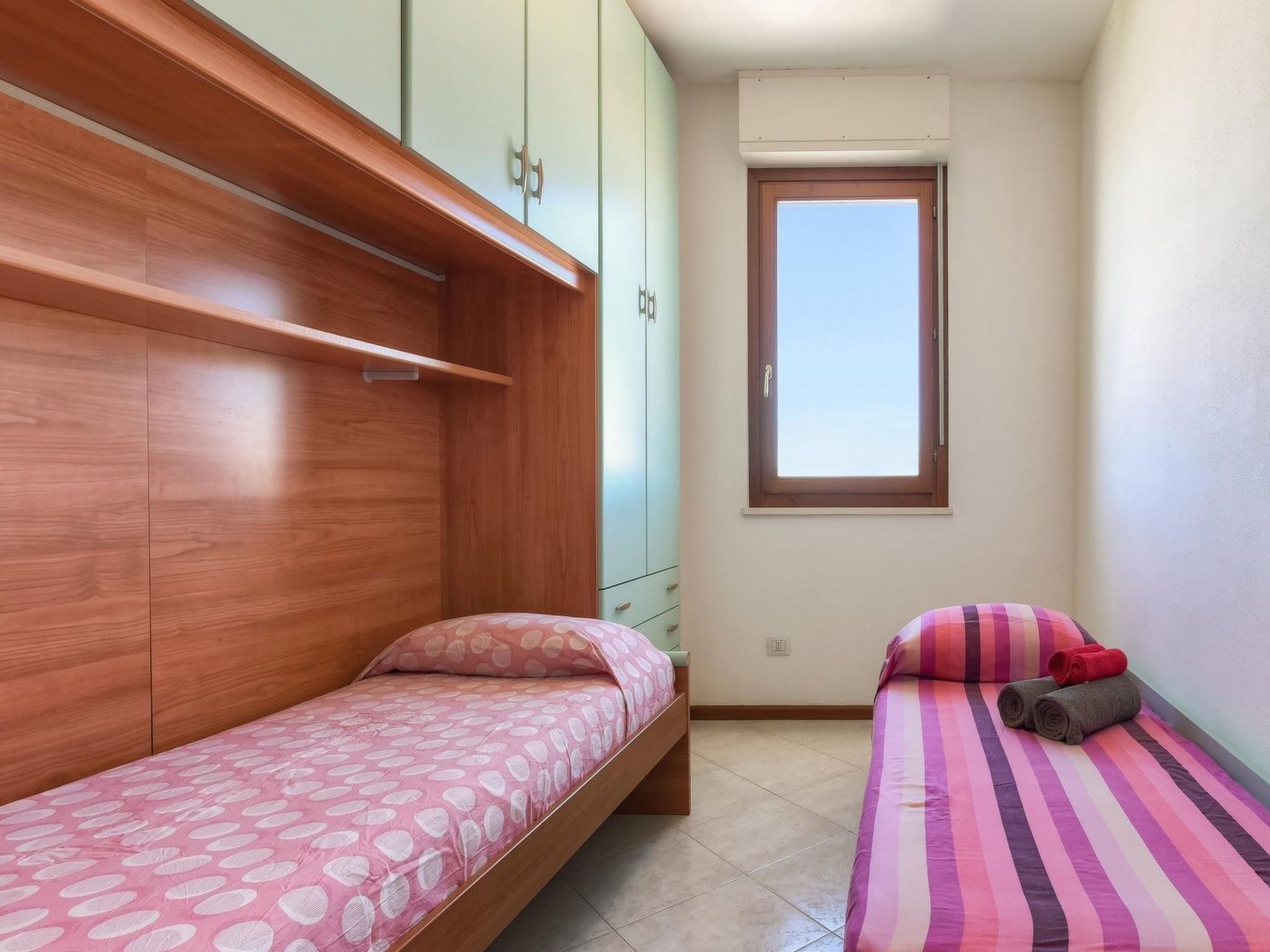 Royal-Image-tags.info