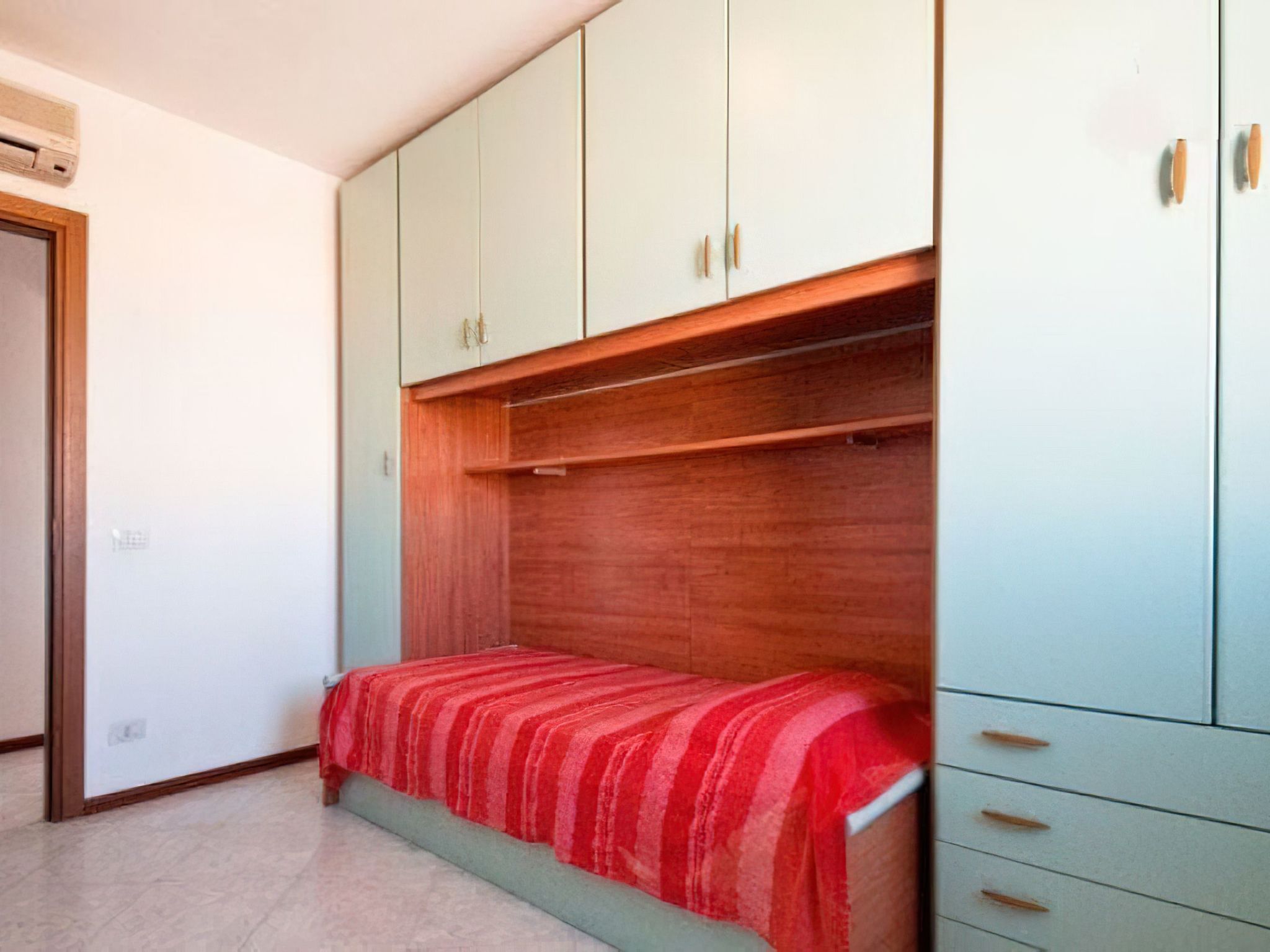 Royal-Image-tags.info