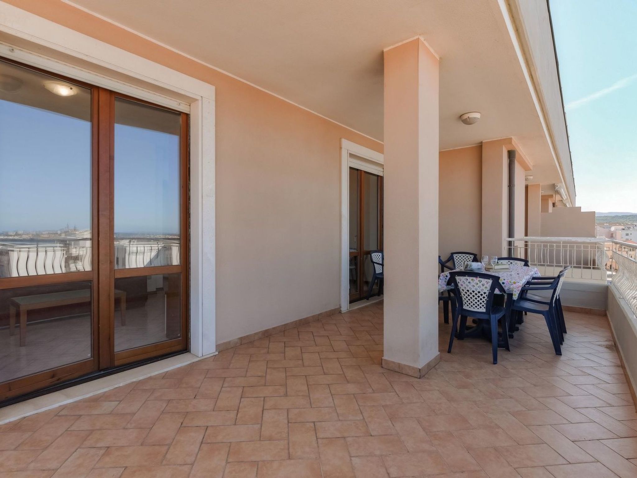 Royal-Image-tags.info