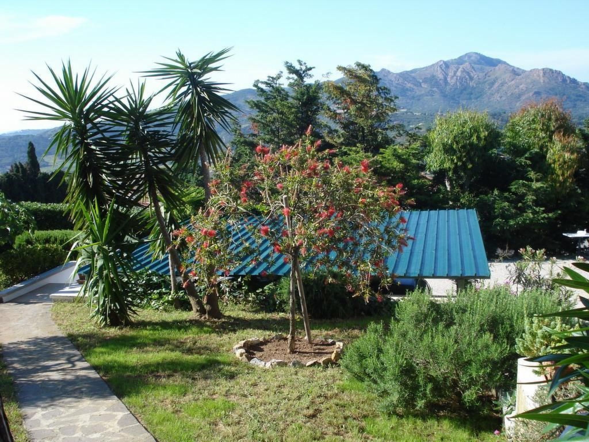 Photo of Wunderschönes Appartement in Capoliveri mit Terrasse, Garten und Grill