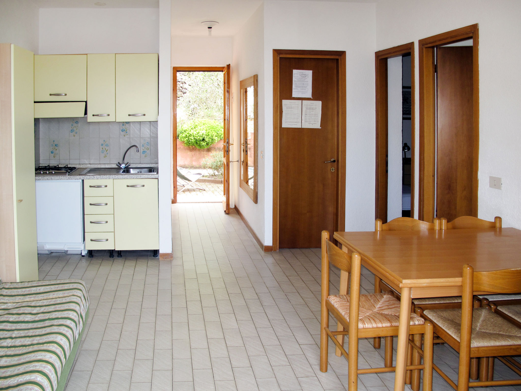 Elbamar Lacona 1-Inside