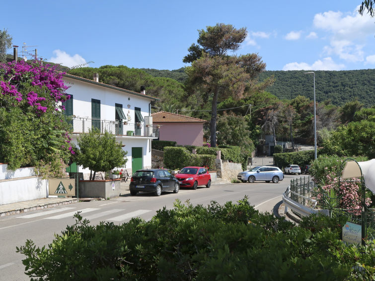 Op 300 m van zee: Ruim appartement Al Tramonto in Portoferraio in Portoferraio