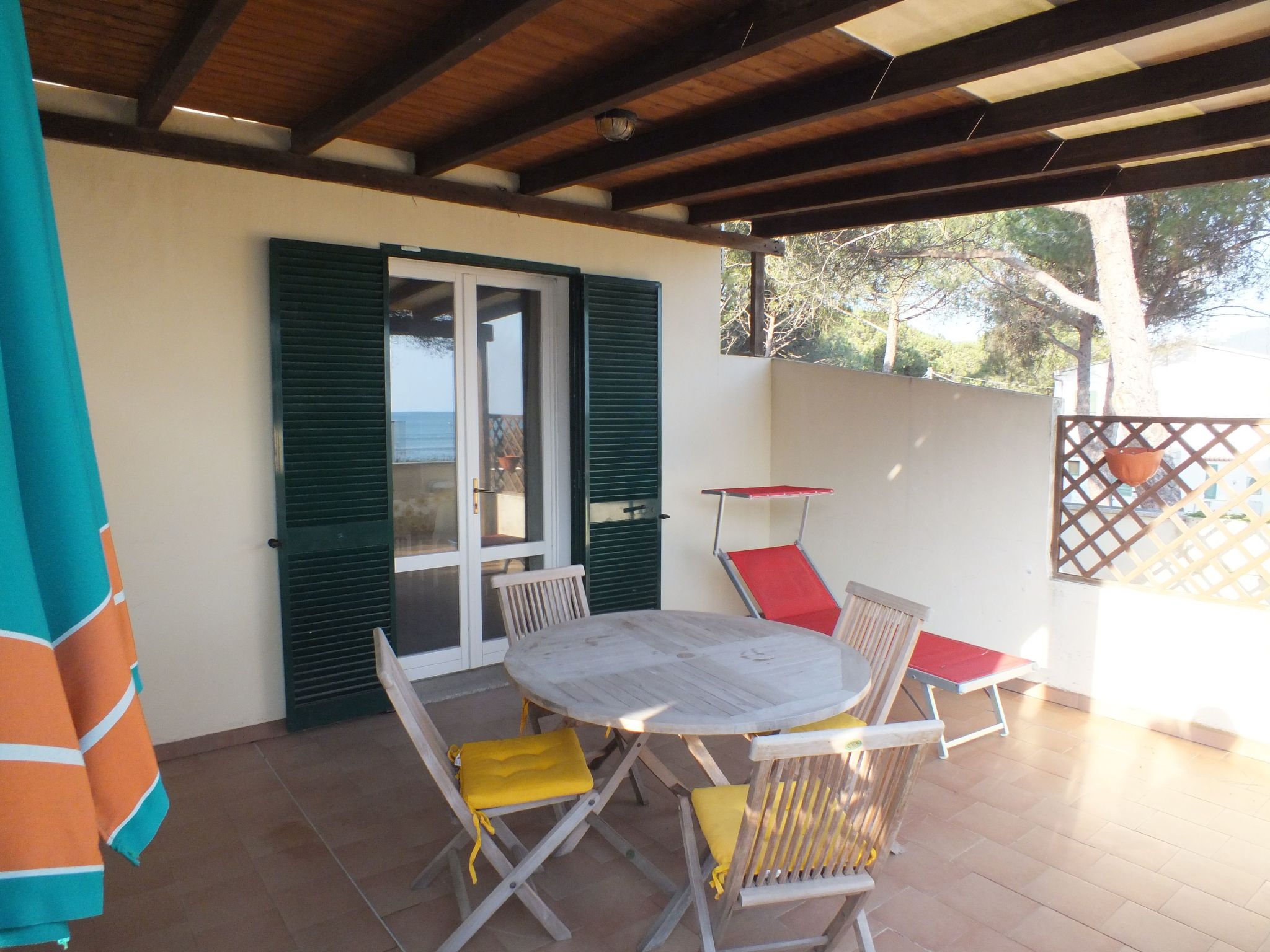 Wohnung mit schöner Aussicht-Buiten