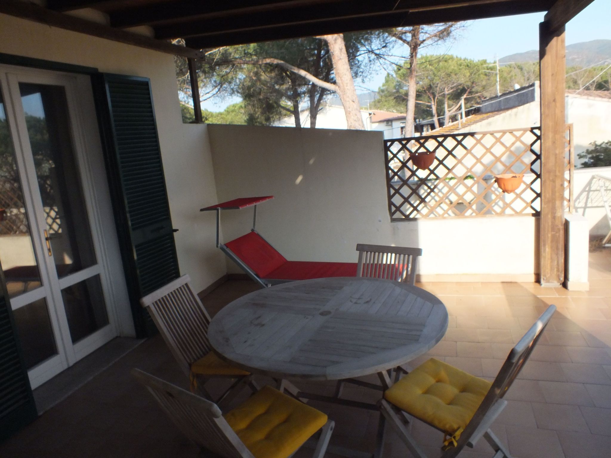 Wohnung mit schöner Aussicht-Buiten