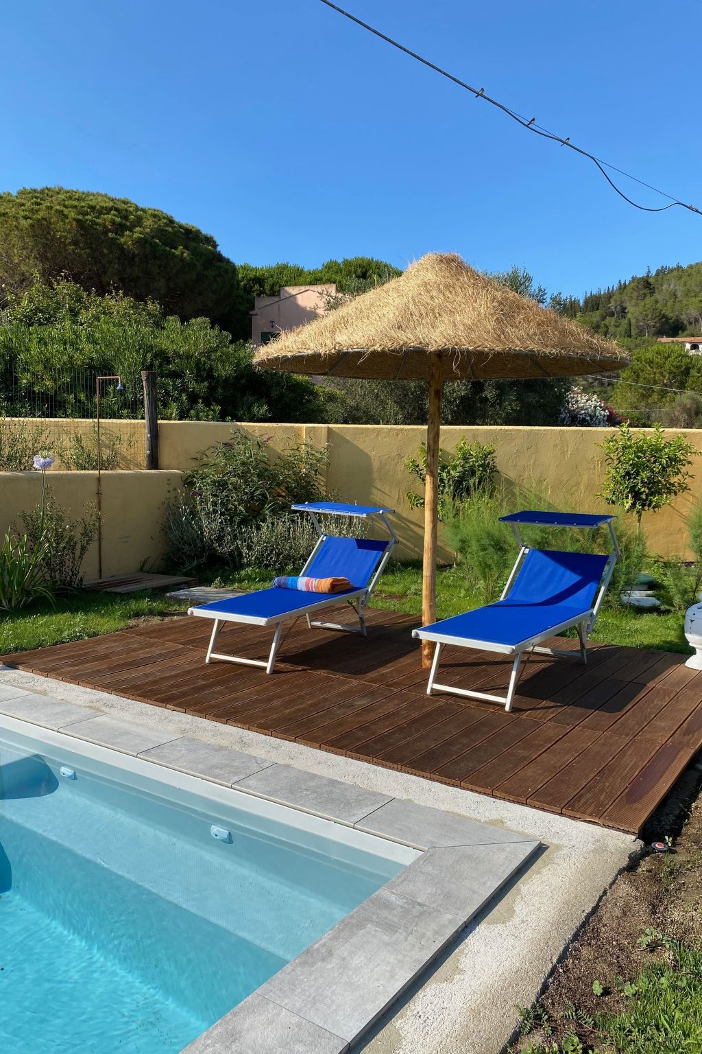 Entspannende Landvilla — Pool Outdoor (5 of 27)