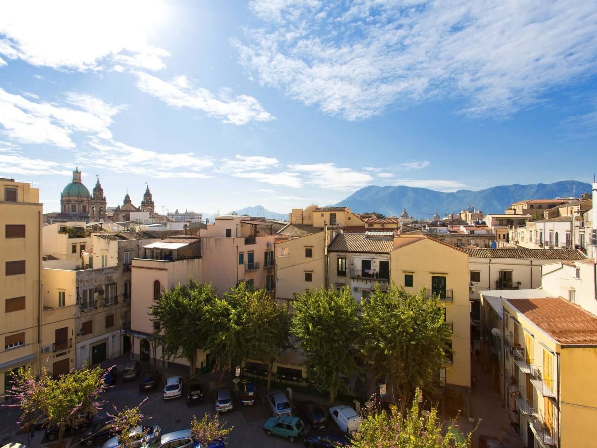 Wohnung im Stadtzentrum von Palermo, nur einen Steinwurf vom Teatro Massimo ent-Binnen