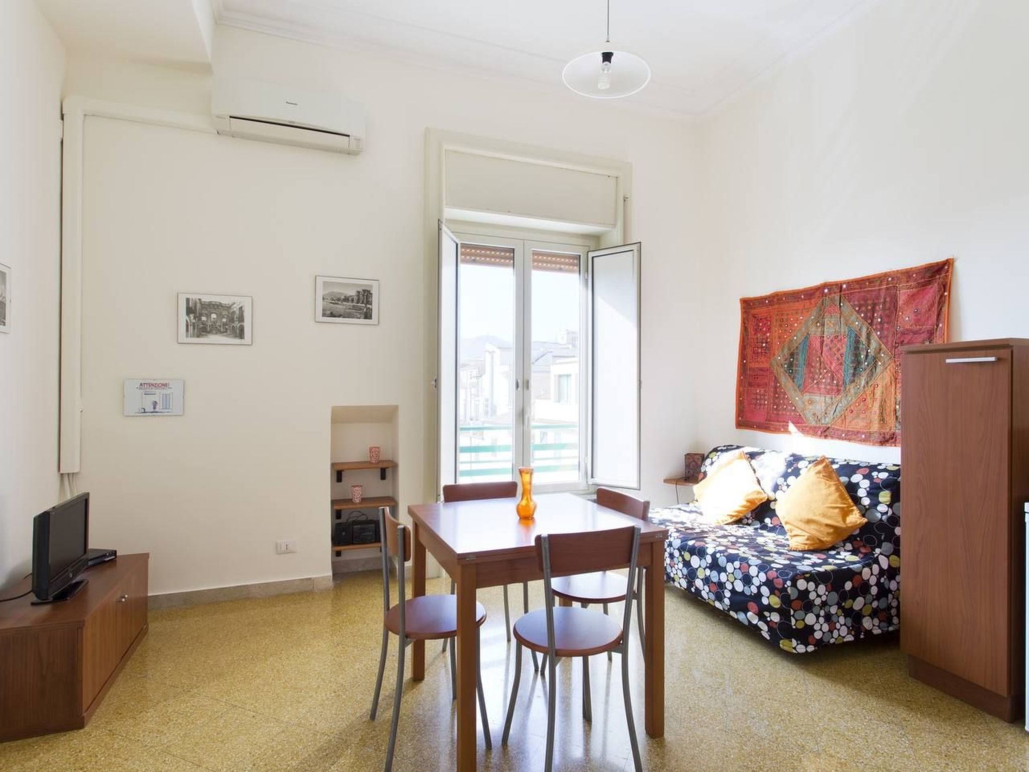 Wohnung im Stadtzentrum von Palermo, nur einen Steinwurf vom Teatro Massimo ent-Binnen