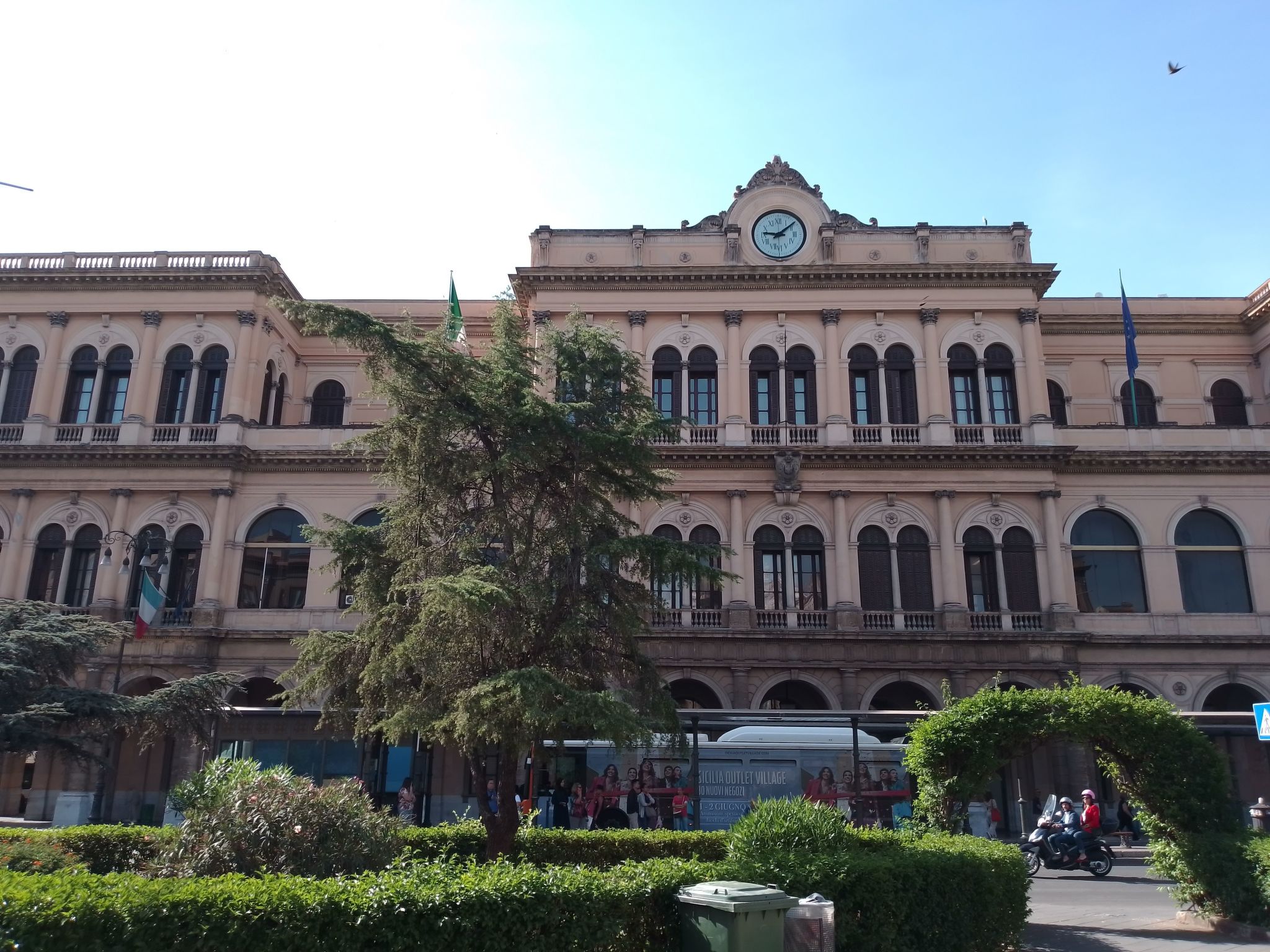 Photo of MaXelA Penthouse Grey