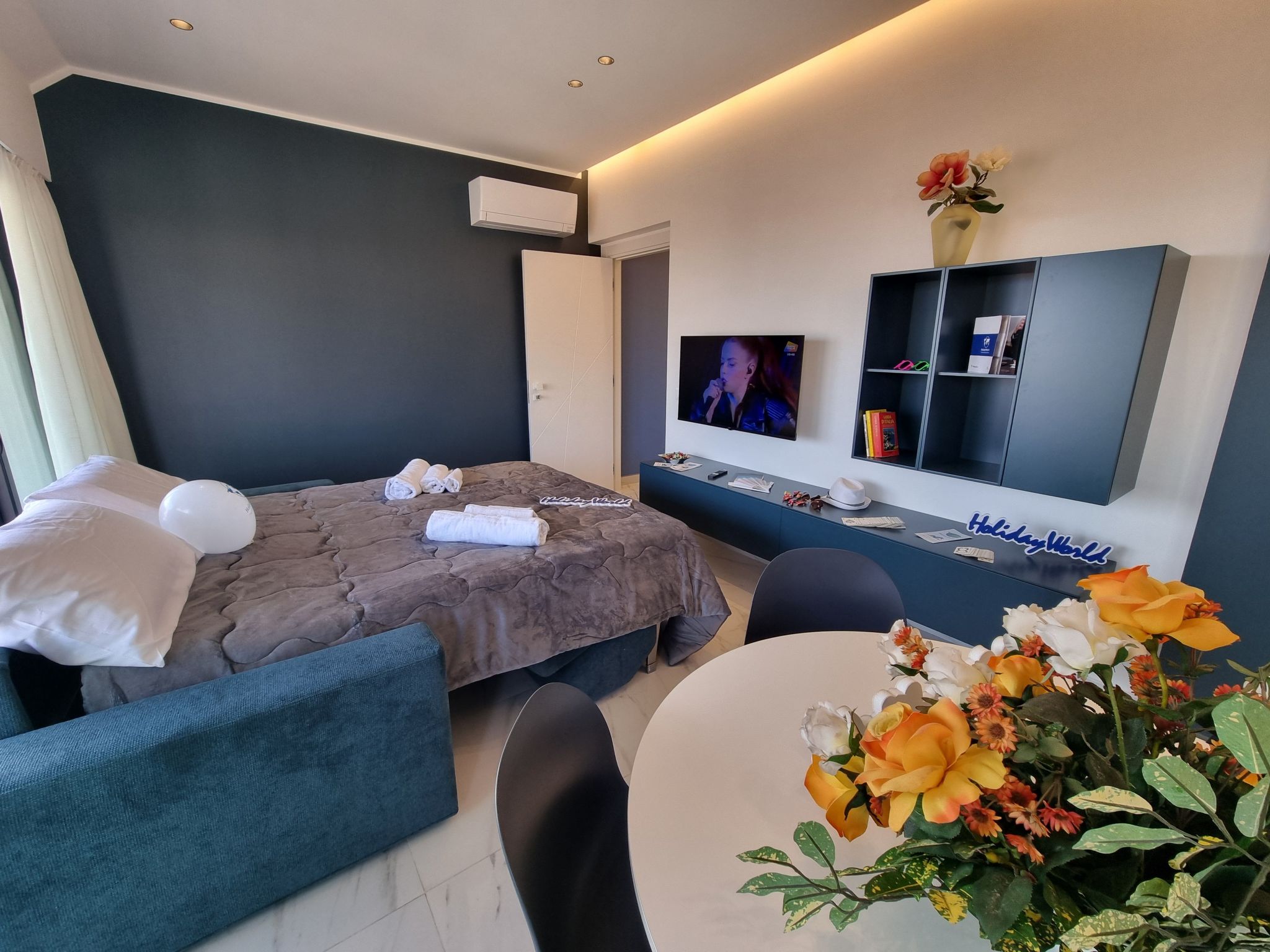 MaXelA Penthouse by Holiday World-Image-tags.info