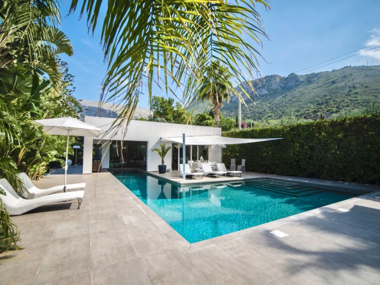 4-persoons vrijstaande villa met privézwembad in Terrasini in Terrasini